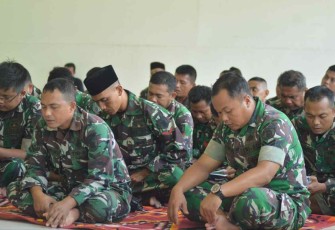 Do'a bersama prajurit Kodim 1001/HSU-BLG jelang HUT ke-77 TNI. Selasa (4/10)