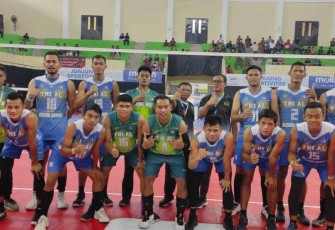 Tim Bola Voli TNI AL dalam ajang kejurnas Livoli divisi satu di GOR Debes Tabanan Bali