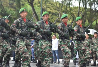 Defile prajurit Yonif 611/Awang Long