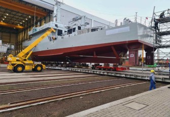 Kapal Penyapu Ranjau di galangan kapal Abeking Rasmussen Bremen, Jerman