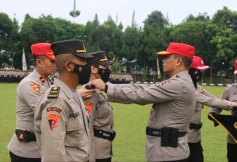 Irjen Pol Drs Mohammad Asep Syahrudin membuka pendidikan alih golongan Bintara ke Perwira di Sukabumi. Senin (10/10) 