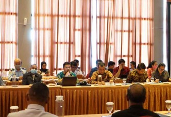 Pembahasan SOP dan persiapan uji coba bus ALBN Kupang Dili di hotel Sotis Kupang