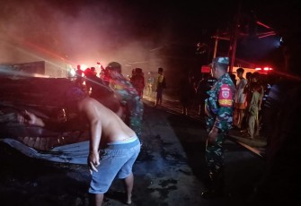 Padamkan api menghanguskan rumah