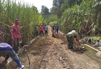 Gotong royong bersama warga binaan