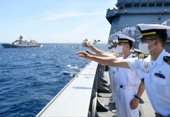 Tabur bunga TNI AL Korea Selatan 