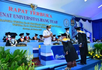 Wisuda Mahasiswa Universitas Hang Tuah 