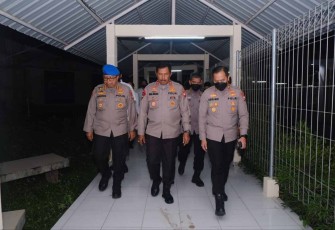 Kapolda Sulsel Irjen Pol Drs Nana Sudjana saat kunjungi RSKD Dadi Makassar 