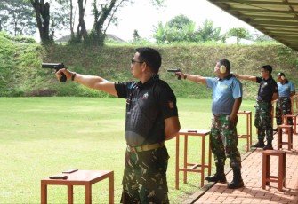 Lomba Menembak TNI-POLRI Meriahkan HUT Ke-59 di Bandung Koharmatau 