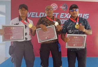 Lettu Arh Bayu Sekti (kanan) saat meraih juara di kejurnas menembak Velox ET Exactus Cup 2022 di Jakarta, Minggu (23/10)