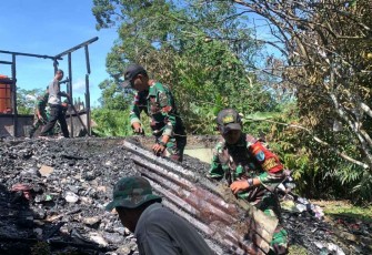 Bersihkan material pasca kebakaran 