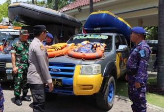 Kapolres Probolinggo AKBP Teuku Arsya Khadafi saat cek kesiapan tanggap bencana