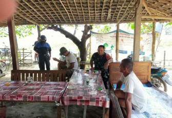 Warung kopi sarana menjalin keakraban Serda Bonawi dengan warga binaannya