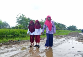 Kondisi jalan sasaran fisik TMMD di desa Matang Hanau