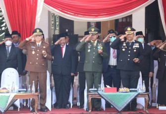 Dandim 0805/Ngawi Letkol Inf Adi Wirawan saat upacara hari Sumpah Pemuda 