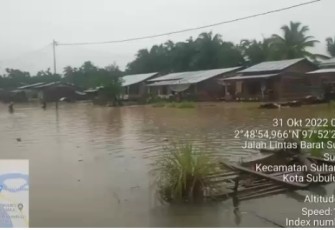 Kondisi banjir yang terjadi di Kota Subulussalam, Provinsi Aceh pada Senin (31/10)