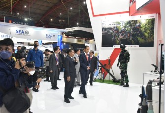 Presiden Joko Widodo saat pameran pertahanan militer di Jakarta 