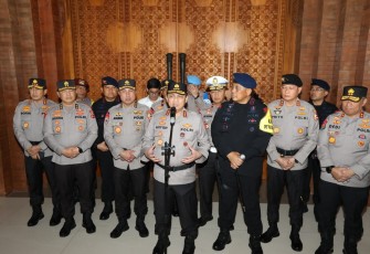 Wakapolri Komjen Gatot Eddy Pramono saat konferensi pers di Bali