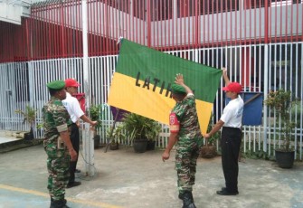 Latihan pengibaran bendera