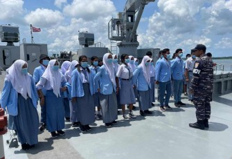 Open Ship KRI Teluk Weda-526 