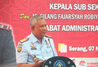 Tejo Harwanto saat memberikan pengarahan lepas sambut pejabat di Lapas Serang