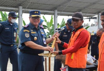 Kadis Navigasi Kelas I Palembang Marta Hardisarwono saat meresmikan program padat karya