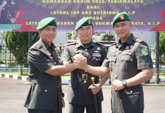 Foto bersama usai sertijab Dandim 0612/Tasikmalaya 