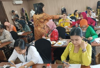Fasilitasi Perempuan Berkebaya