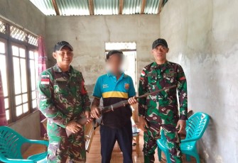 Warga perbatasan serahkan senpi rakitan secara sukarela 