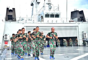 Prajurit TNI AL olahraga bersama 