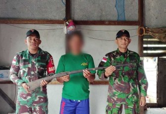 Sukarela warga perbatasan serahkan senpi rakitan