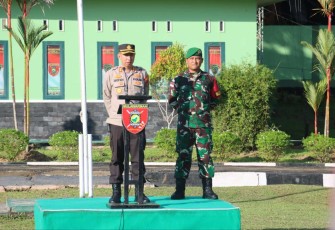 Wadansatgas Yonif 621/Manutung Mayor Inf M. Sandi Helly Wijaya saat apel sinergitas bersama Kapolres Nunukan
