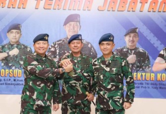 Pangkoopsud I Marsda TNI Bambang Gunarto bersama Kaskoopsud I dan Irkoopsud I di Jakarta, Senin (211)