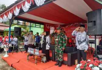 Upacara Hari Guru dan PGRI di SMPN 1 Sebulu