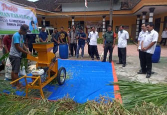Pelatihan Pengolahan Pakan Ternak Warga Desa Binaan