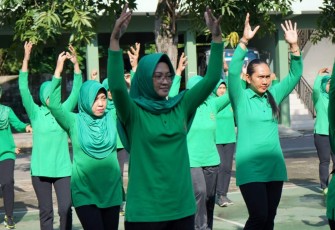 Olahraga bersama Persit KCK Koorcab Rem 081