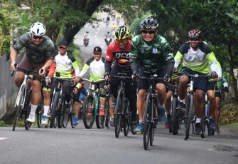 Danrem 081/DSJ Kolonel Inf Deni Rejeki gowes bersama 