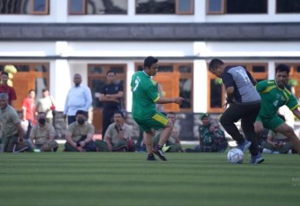 Laga pembuka turnamen sepakbola Asintel Cup 2022