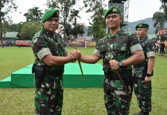 Danrem 023 KS Kolonel Inf Dodi Triwinarto bersama Danyonif 123/RW usai sertijab. Jum'at (23/12)