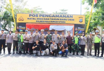 Foto bersama personil pos pengamanan Nataru