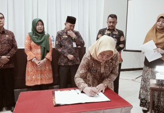 Rakor penyelenggaraan pendataan dan penerbitan dokumen kependudukan penduduk rentan di Provinsi Bengkulu SambungFacebookTwitterWhatsApp