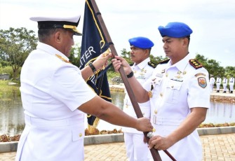Danlantamal XII Laksma TNI Suharto saat memimpin sertijab jabatan strategis. Rabu (30/11)
