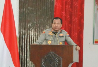 Kapolda Jatim Irjen Pol Toni Harmanto saat memberikan pembekalan Siswa Diktuk Bintara di SPN Mojokerto Polda Jatim, Senin (19/12)