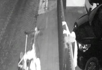 Aksi pelaku pencurian terekam CCTV