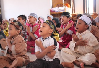 Senangnya Santri Rumah Tahfidz Ikuti Aksi Mobile Qur’an