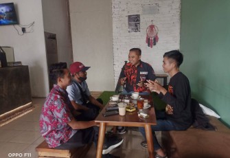 Diskusi sambil ngopi bareng Aliansi Wartawan Malang bersama Ketua PAC PP Dampit, Sabtu (26/11/2022)