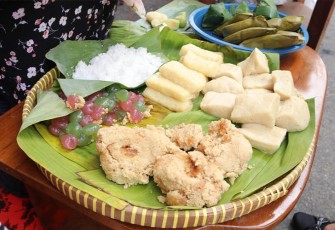 Makanan tradisional disajikan dalam acara Festival Kuliner Tradisional Blora.