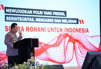 Kapolri Jenderal Listyo Sigit Prabowo saat menghadiri kegiatan penganugerahan juara lomba vocal group dan solo lagu rohani kristiani di Gedung PTIK, Jakarta Selatan, Jumat, 23 September 2022. 