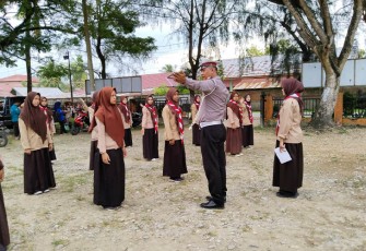 Satlantas Polres Aceh Timur saat Lakukan Pelatihan Patroli Keamanan Sekolah pada Pelajar