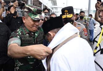 Pangdam I/BB saat sambut Habib Muhammad Luthfi bin Ali bin Yahya