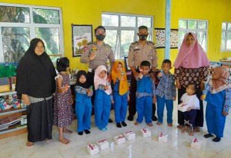 Satlantas Polres Lingga foto bersama usai Berikan Edukasi Keselamatan Berlalu Lintas Terhadap Anak Usia Dini